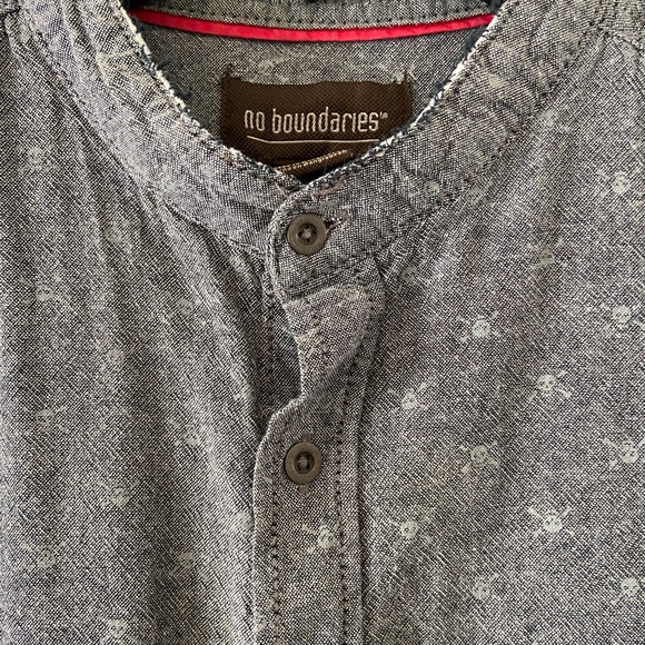 No Boundaries Large Collarless Crossbones Button - Picture 3 of 6